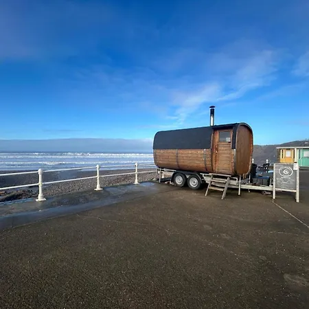 Breathtakingly Beautiful Apartment Bude